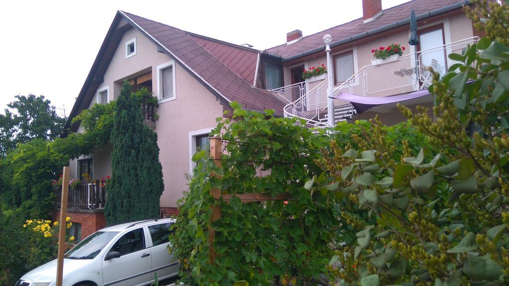 Bertalan Apartman ボニャルツバシュ エクステリア 写真